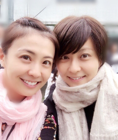 小林麻耶ブログ更新！運動会でママ友に感謝。麻央との画像に「素敵な姉妹」